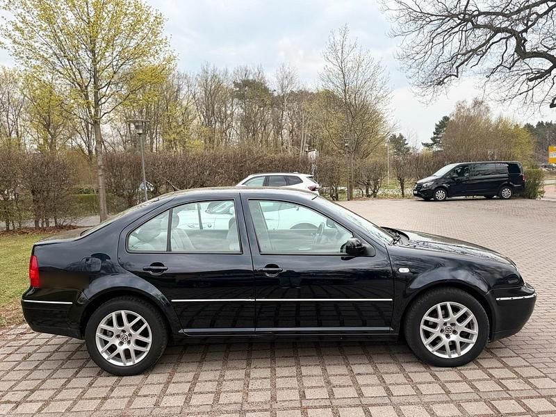 Second-hand VW Bora 105 CP (77 kW) 2003 Negru Berlinǎ