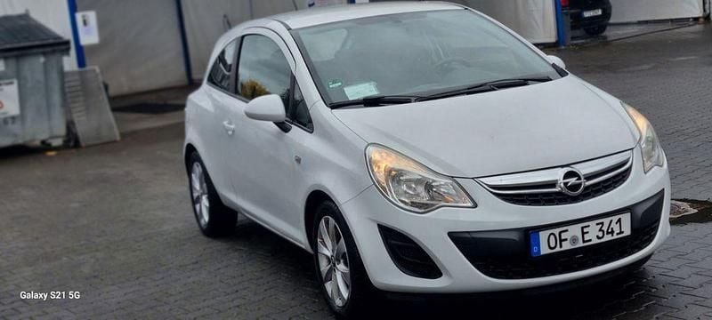Weiß Gebraucht 2013 Opel Corsa Active Kleinwagen | 3.450 € (Fairer Preis) - Bild 1/4