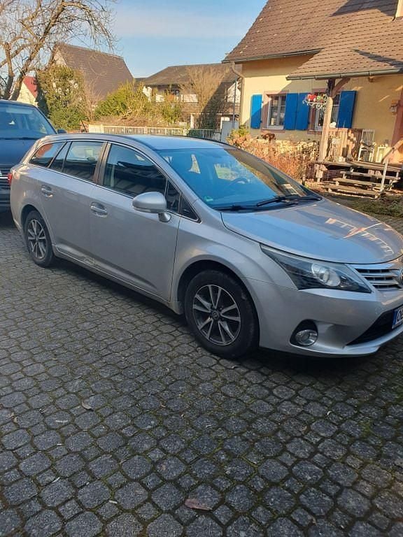 Gebraucht Toyota Avensis Multidrive S 147 PS (108 kW) 2013 Silber Kombi