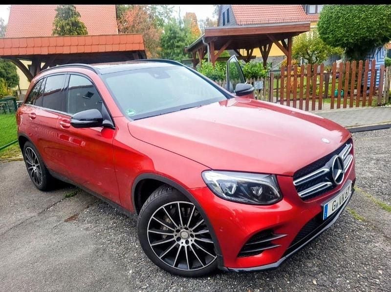 Rot Gebraucht 2016 Mercedes GLC250 AMG line SUV | 22.999 € (Superpreis) - Bild 1/4