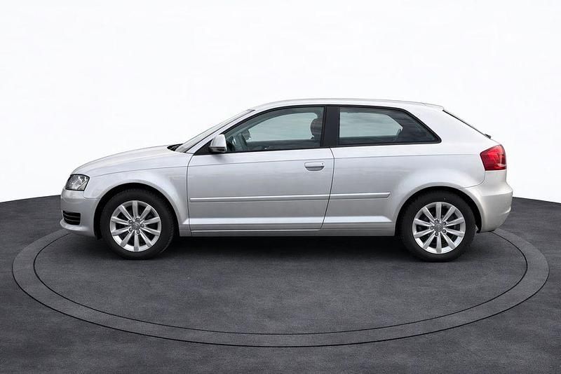Gebraucht Audi A3 Attraction 102 PS (75 kW) 2010 Silber Kleinwagen