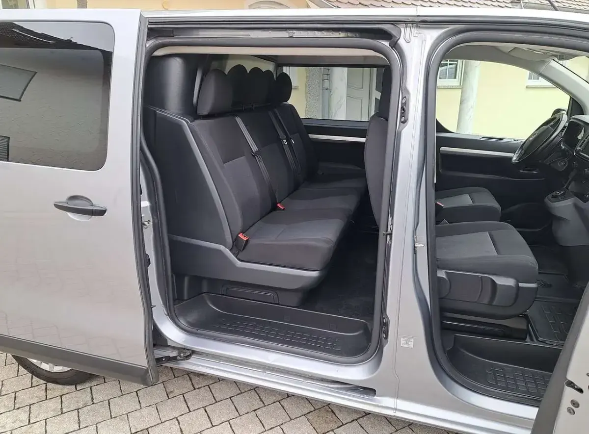 Gebraucht Opel Vivaro-e Combi Edition 144 PS (105 kW) 2022 Kontrast grau/quarz silber Van / Kleinbus