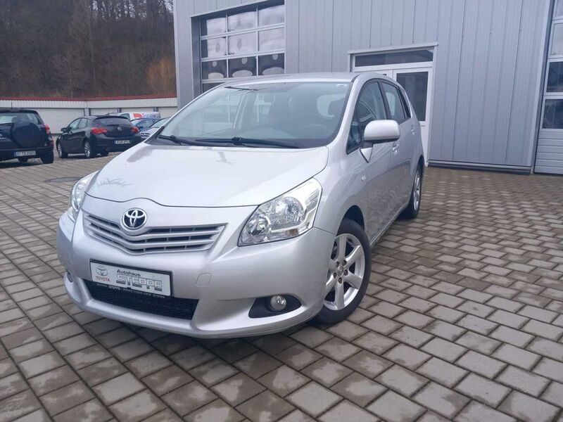 Silber metallic Gebraucht 2010 Toyota Verso Edition Van / Kleinbus | 10.890 € (Teuer) - Bild 1/4