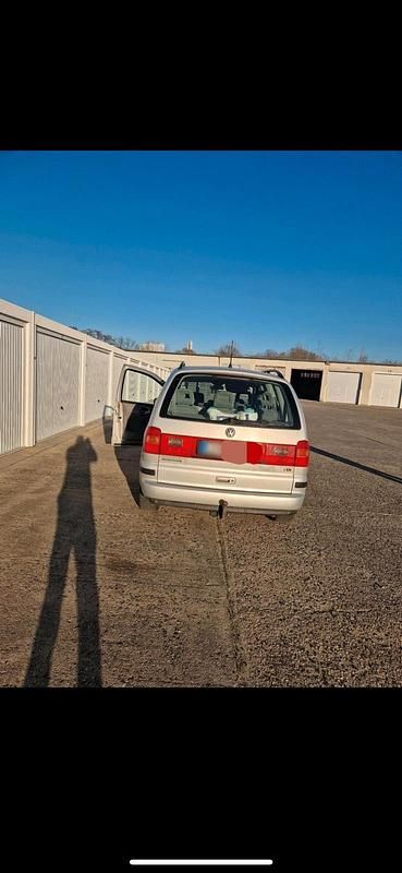 Second-hand VW Sharan 116 CP (85 kW) 2002 Gri Monovolum