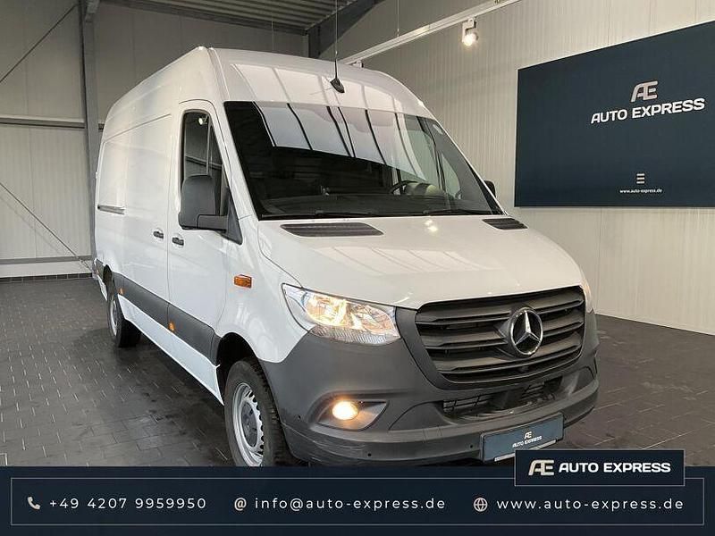Weiß Gebraucht 2024 Mercedes Sprinter Van | 41.043 € (Guter Preis) - Bild 1/4