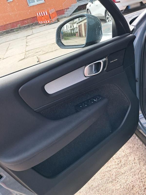 Gebraucht Volvo XC40 163 PS (119 kW) 2019 Schwarz SUV