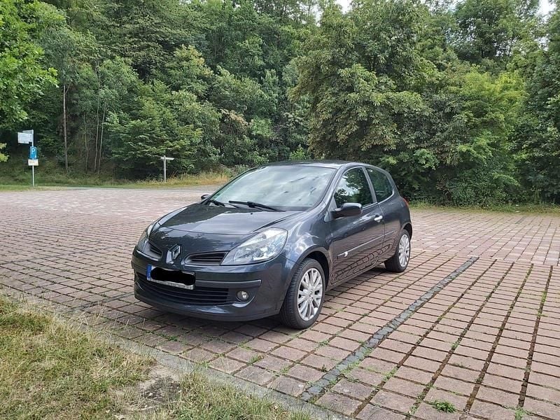Grau Gebraucht 2005 Renault Clio III Kleinwagen | 800 € (Guter Preis) - Bild 1/4