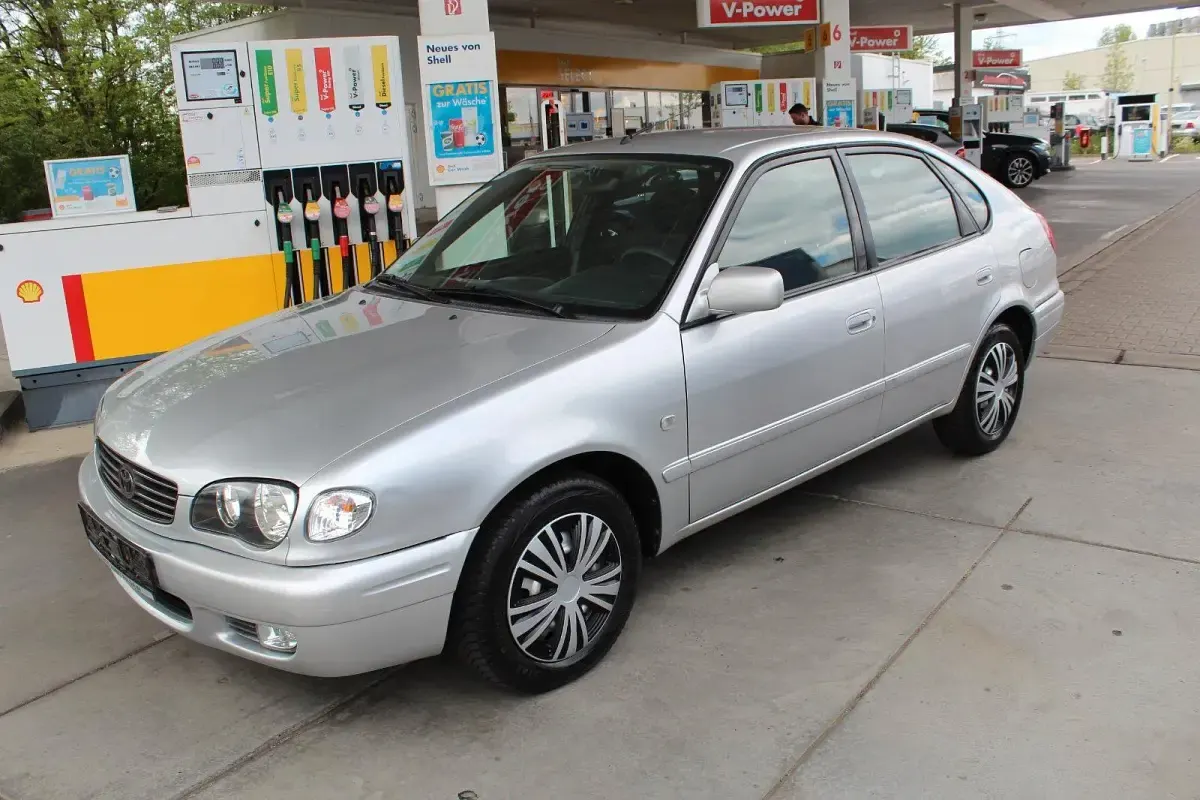 Gebraucht Toyota Corolla 110 PS (80 kW) 2000 Silber Limousine