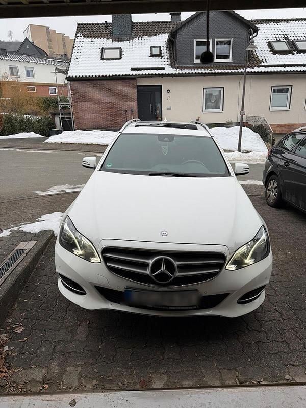 Weiß Gebraucht 2014 Mercedes E220 Avantgarde Kombi | 13.500 € (Fairer Preis) - Bild 1/4