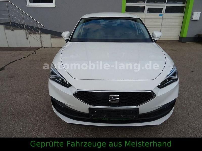 Second-hand Seat Leon 150 CP (110 kW) 2024 Alb Berlinǎ