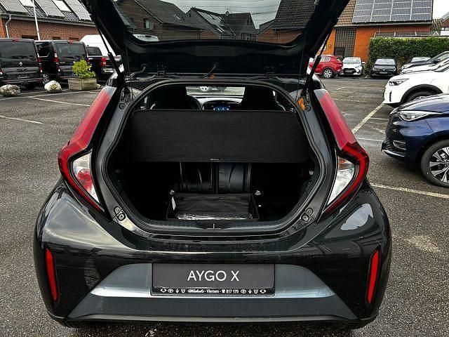 Gebraucht Toyota Aygo X Team 72 PS (52 kW) 2024 Grau SUV