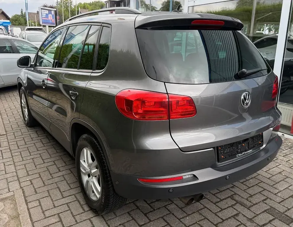 Gebraucht VW Tiguan Trendline 122 PS (89 kW) 2015 Grau SUV