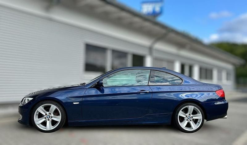 Blau Gebraucht 2010 BMW 318 Performance Coupé | 6.999 € (Guter Preis) - Bild 1/4