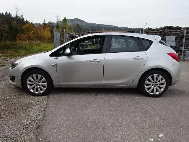 Używany Opel Astra Active 101 KM (74 kW) 2014 Kombi