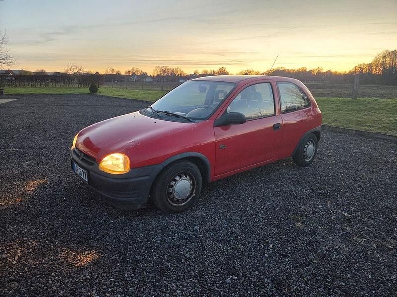 Rot Gebraucht 1997 Opel Corsa Limousine | 999 € (Fairer Preis) - Bild 1/4