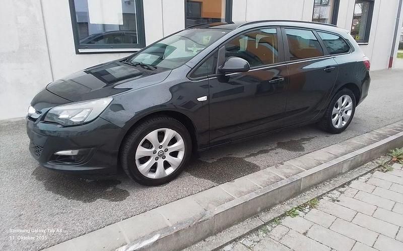 Schwarz Gebraucht 2015 Opel Astra Style Kombi | 3.900 € (Fairer Preis) - Bild 1/4