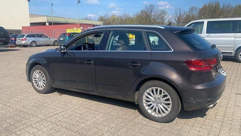 Gebraucht Audi A3 Ambiente 122 PS (89 kW) 2013 Braun Limousine