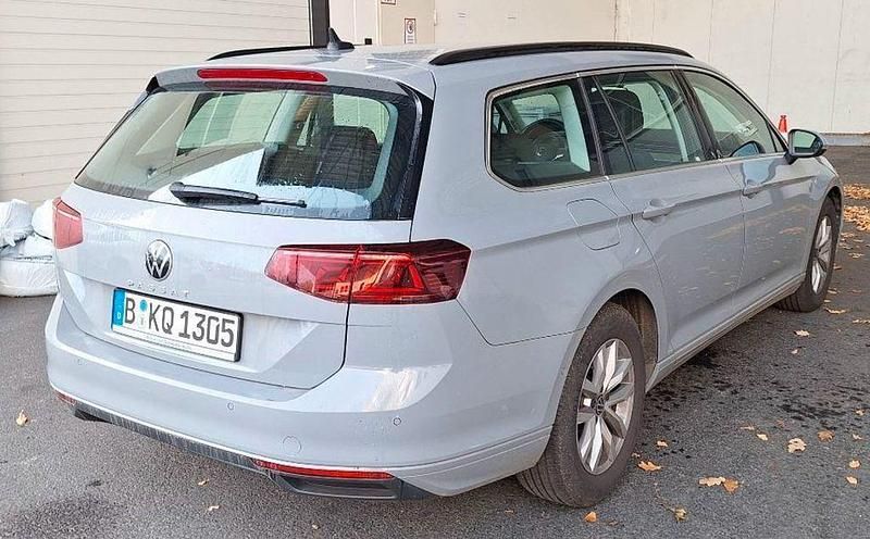 Gebraucht VW Passat Business 150 PS (110 kW) 2021 Mondsteingrau Kombi