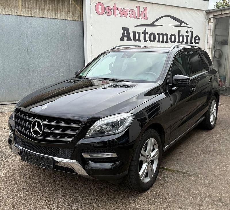 Obsidianschwarz metalliclack Gebraucht 2013 Mercedes ML350 SUV | 13.990 € (Fairer Preis) - Bild 1/4