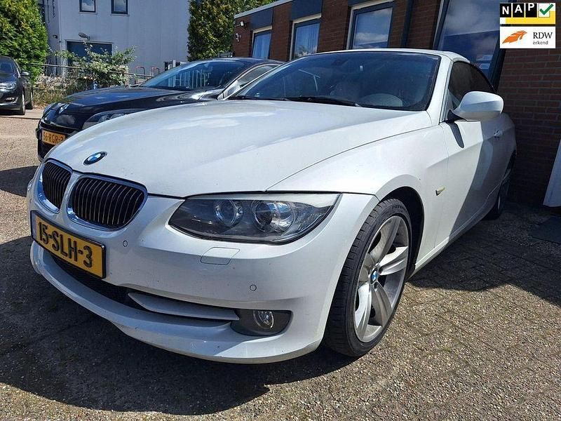 Weiß Gebraucht 2011 BMW 330 Cabriolet Executive Cabrio | 6.800 € - Bild 1/4