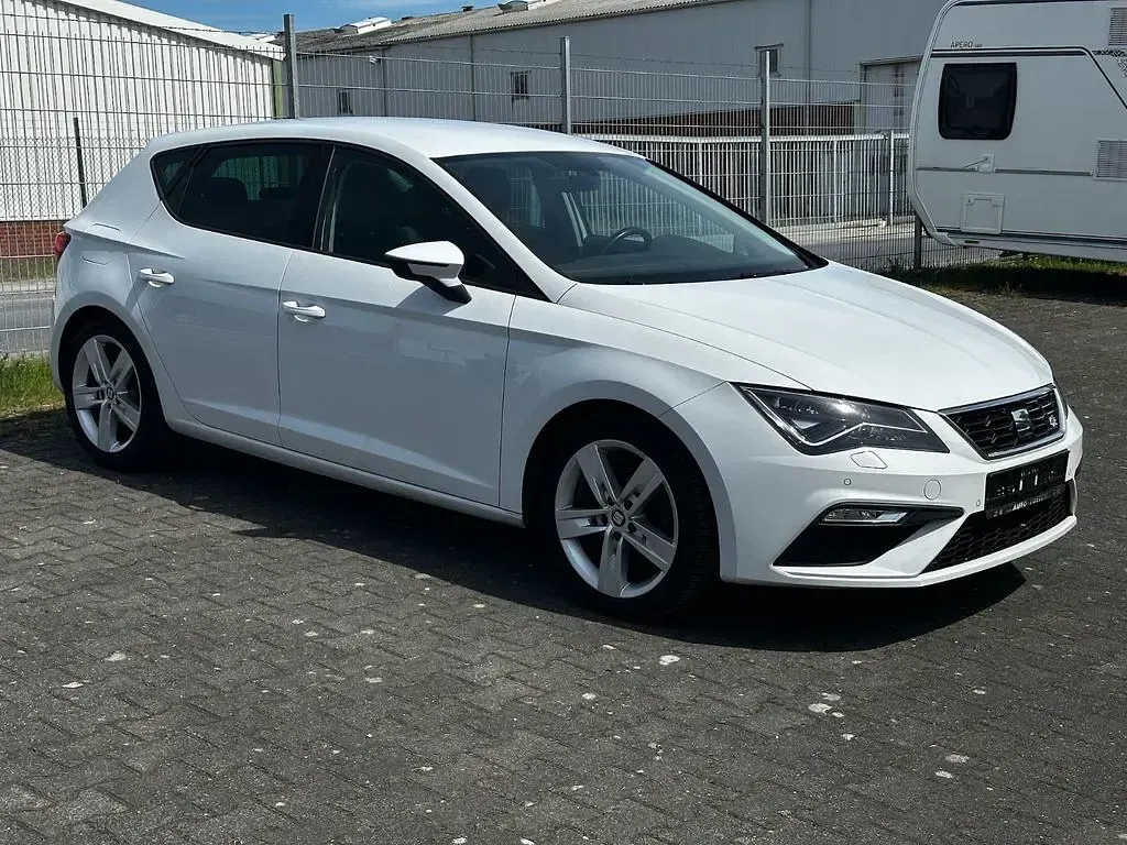 Second-hand Seat Leon FR 131 CP (96 kW) 2019 Alb Berlinǎ
