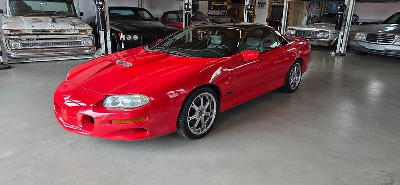Rot Gebraucht 2001 Chevrolet Camaro Cabrio | 11.333 € - Bild 1/4