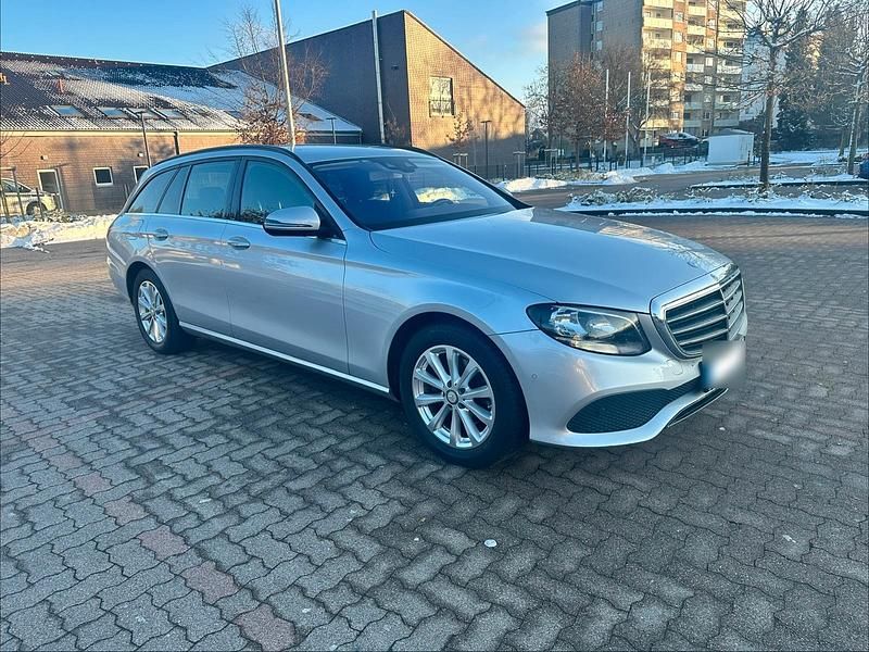 Gebraucht Mercedes E220 194 PS (142 kW) 2018 Silber Kombi