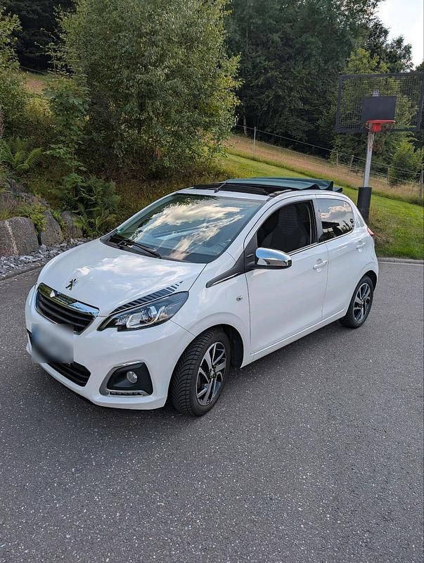 Weiß Gebraucht 2020 Peugeot 108 Collection Kleinwagen | 9.500 € (Fairer Preis) - Bild 1/4