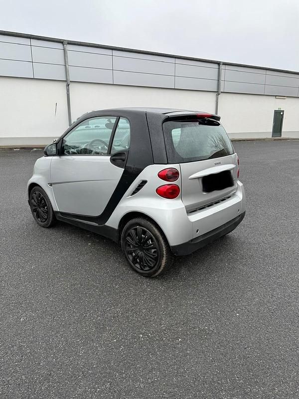 Gebraucht Smart ForTwo Coupé 61 PS (44 kW) 2009 Silber Coupé