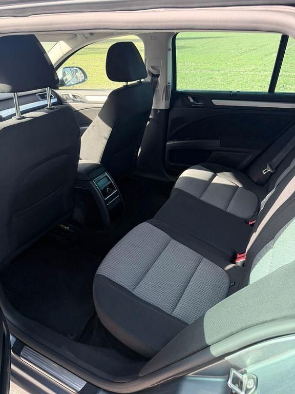 Gebraucht Skoda Superb Ambition 160 PS (117 kW) 2011 Silber Limousine