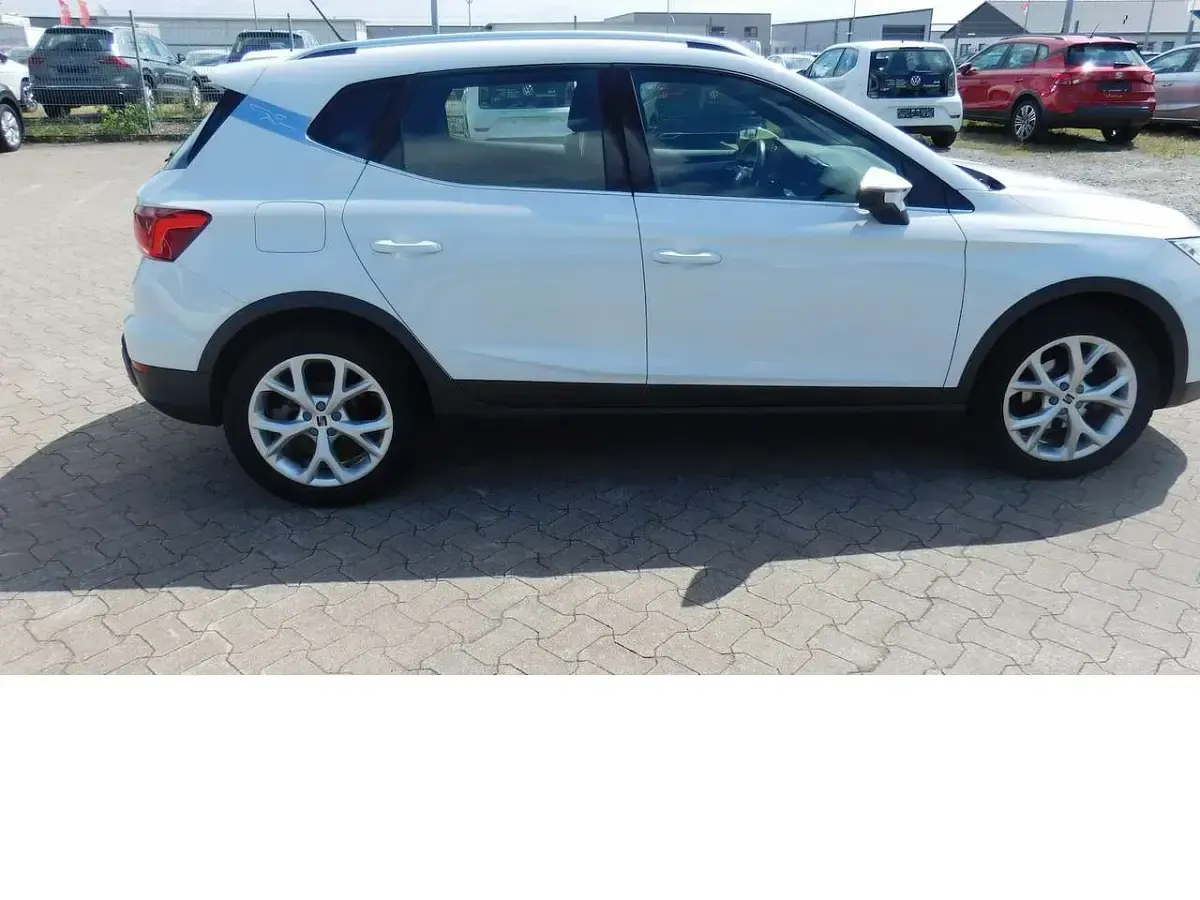 Gebraucht Seat Arona FR-Line 110 PS (80 kW) 2023 Candyweissweiß SUV
