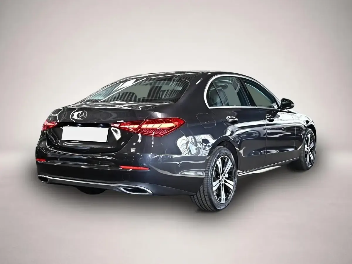Gebraucht Mercedes C300 197 PS (144 kW) 2024 Manufacturer Limousine