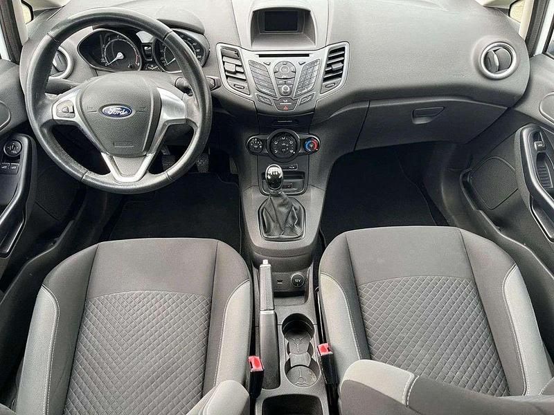 Gebraucht Ford Fiesta 60 PS (44 kW) 2016 Weiß Kleinwagen