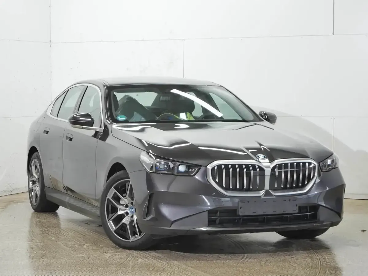 Gebraucht BMW 530e Comfort Edition 299 PS (219 kW) 2024 Schwarz Limousine