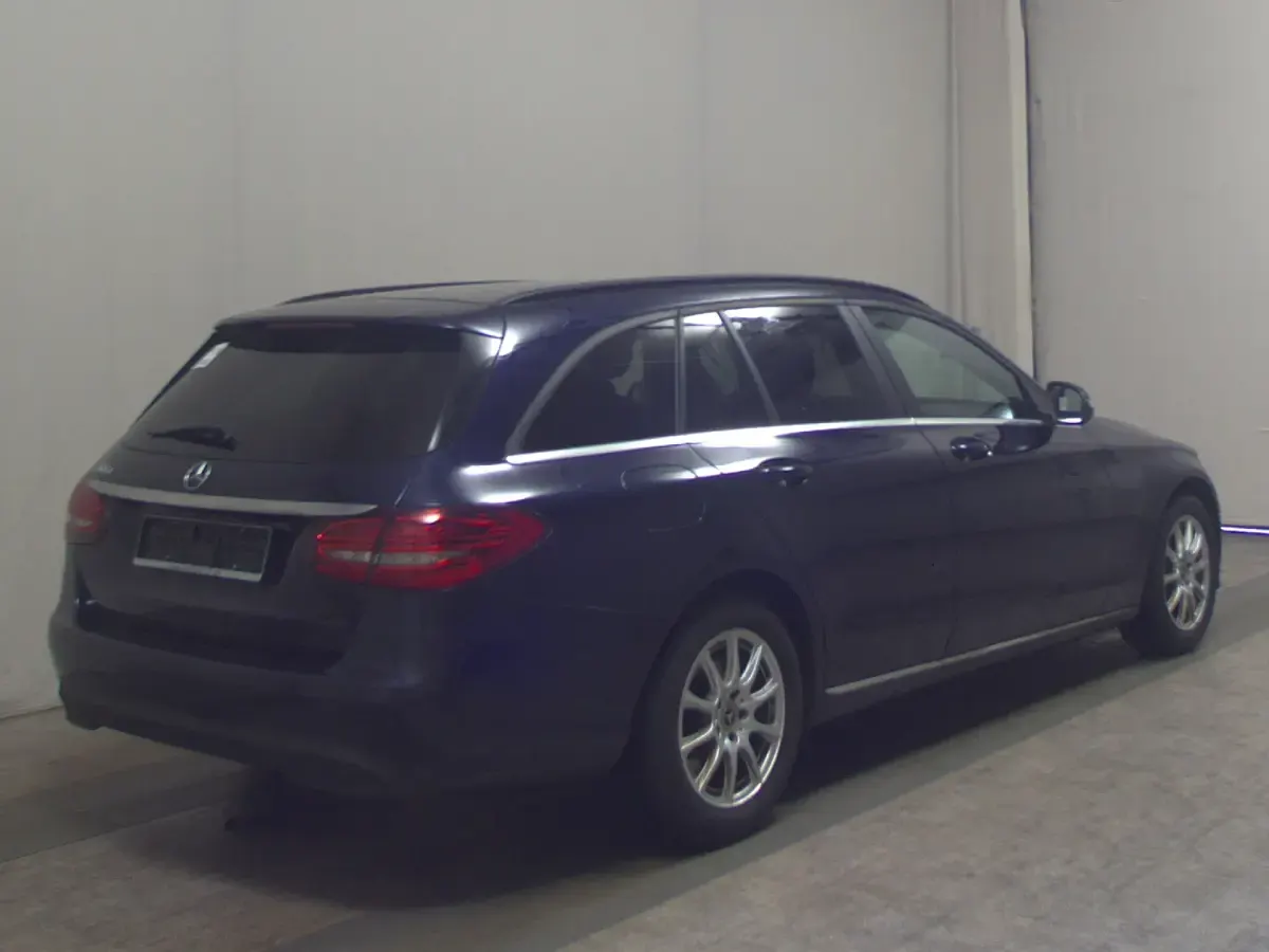 Używany Mercedes C200 150 KM (110 kW) 2018 Niebieski Sedan/Limuzyna