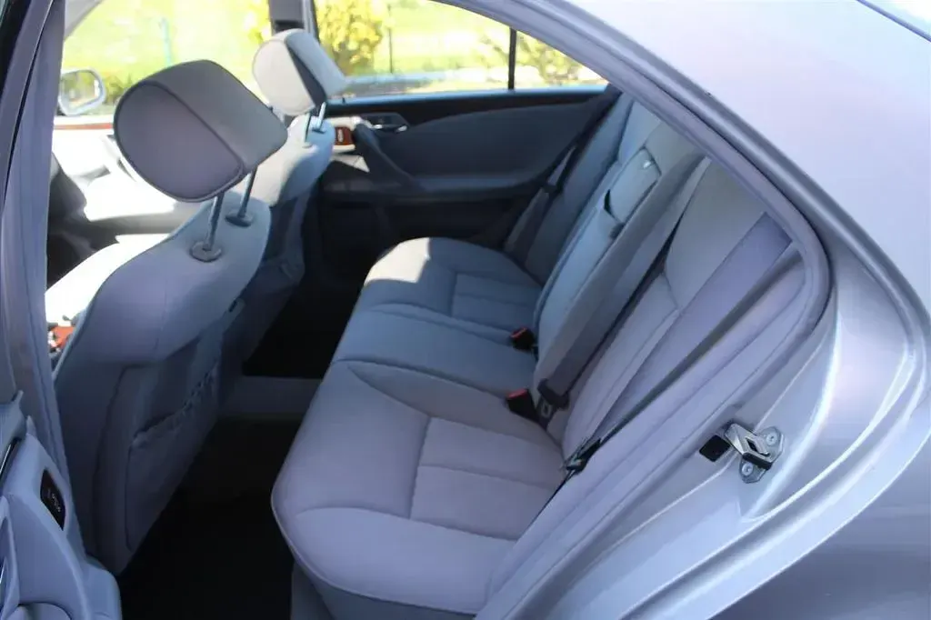 Second-hand Mercedes E200 Elegance 163 CP (119 kW) 2000 Argintiu Berlinǎ