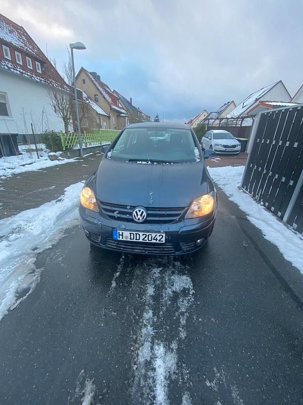 Blau Gebraucht 2006 VW Golf IV Kombi | 2.600 € - Bild 1/4