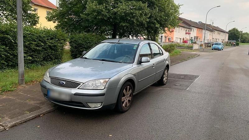 Grau Gebraucht 2003 Ford Mondeo Limousine | 350 € - Bild 1/4