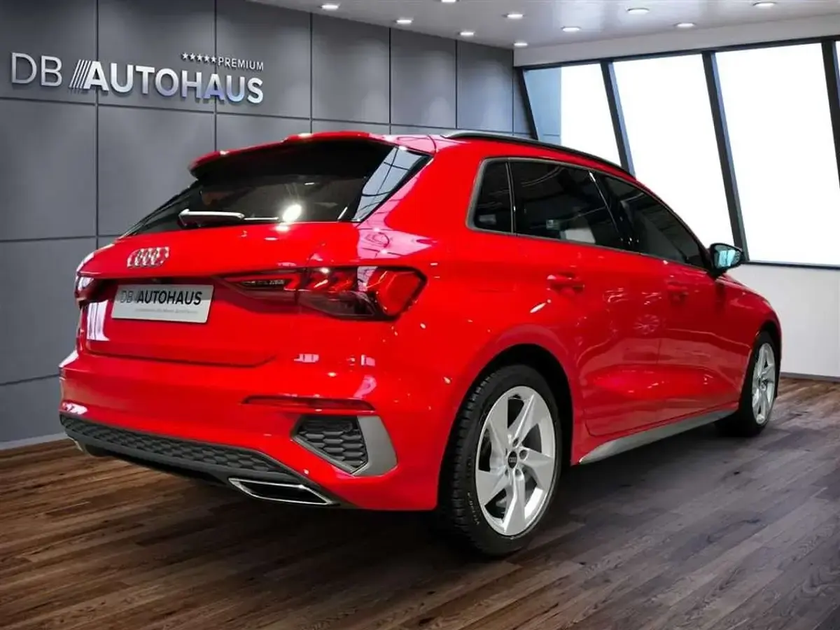 Gebraucht Audi A3 S-Line 150 PS (110 kW) 2024 Rot Limousine