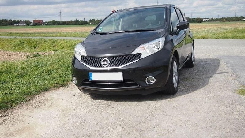 Schwarz Gebraucht 2016 Nissan Note Acenta+ Van / Kleinbus | 6.900 € (Fairer Preis) - Bild 1/4