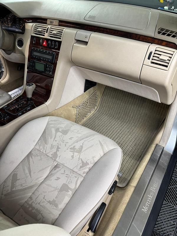 Gebraucht Mercedes E280 150 PS (110 kW) 1998 Silber Limousine