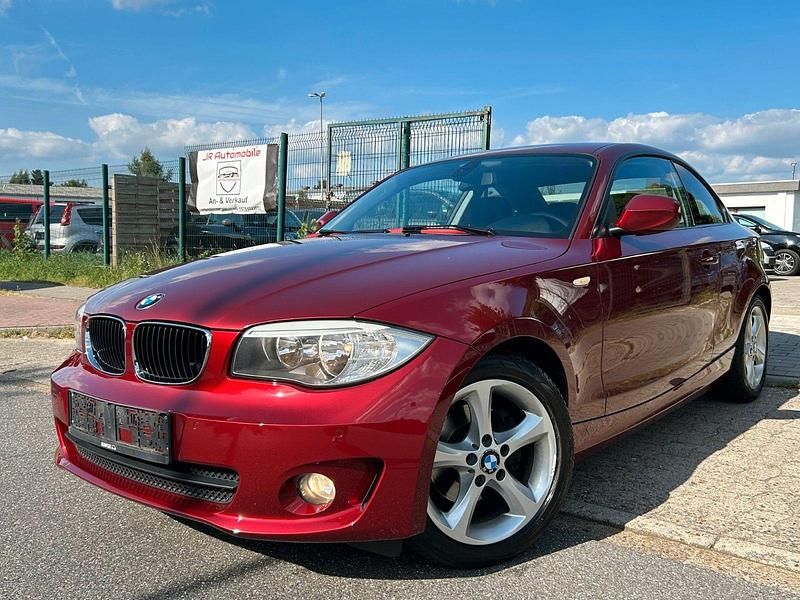 Rot Gebraucht 2011 BMW 120 Coupé Advantage Coupé | 7.590 € (Guter Preis) - Bild 1/4