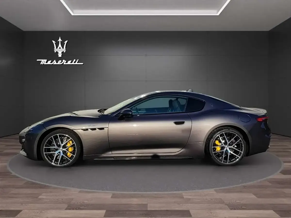Gebraucht Maserati Granturismo 549 PS (403 kW) 2025 Grau Coupé