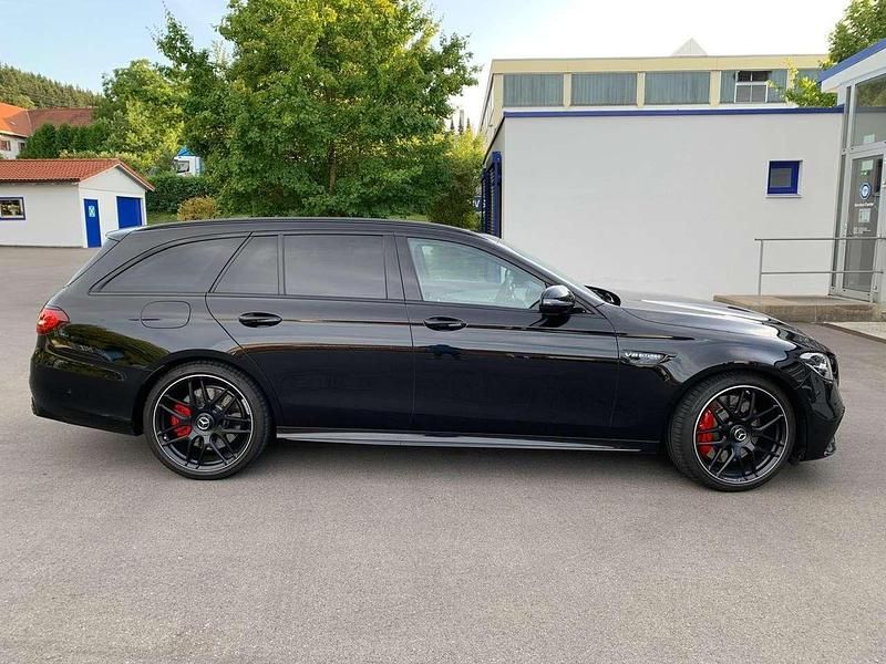 Obsidianschwarz Gebraucht 2022 Mercedes E63 AMG AMG Kombi | 89.800 € (Teuer) - Bild 1/4