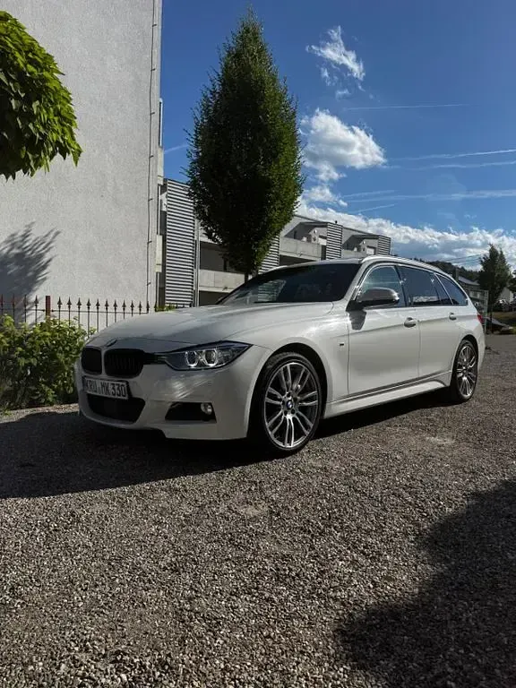 Gebraucht BMW 330 M Sport 258 PS (189 kW) 2015 Weiß Kombi