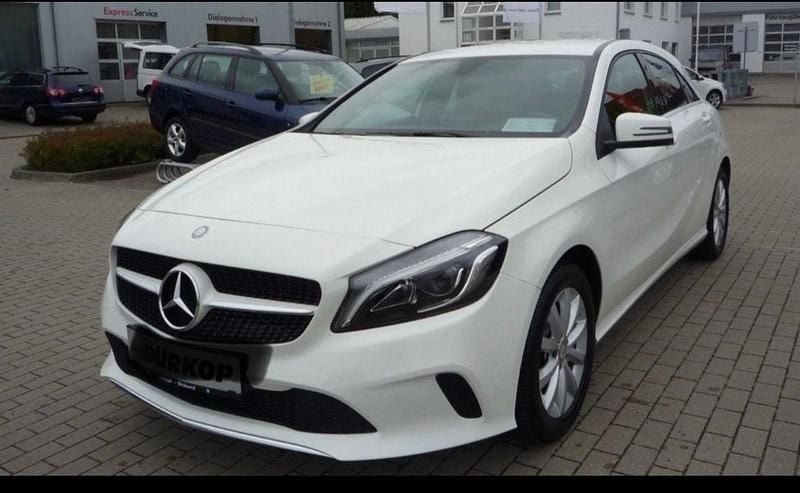 Weiß Gebraucht 2015 Mercedes A180 Style Limousine | 11.000 € (Guter Preis) - Bild 1/1