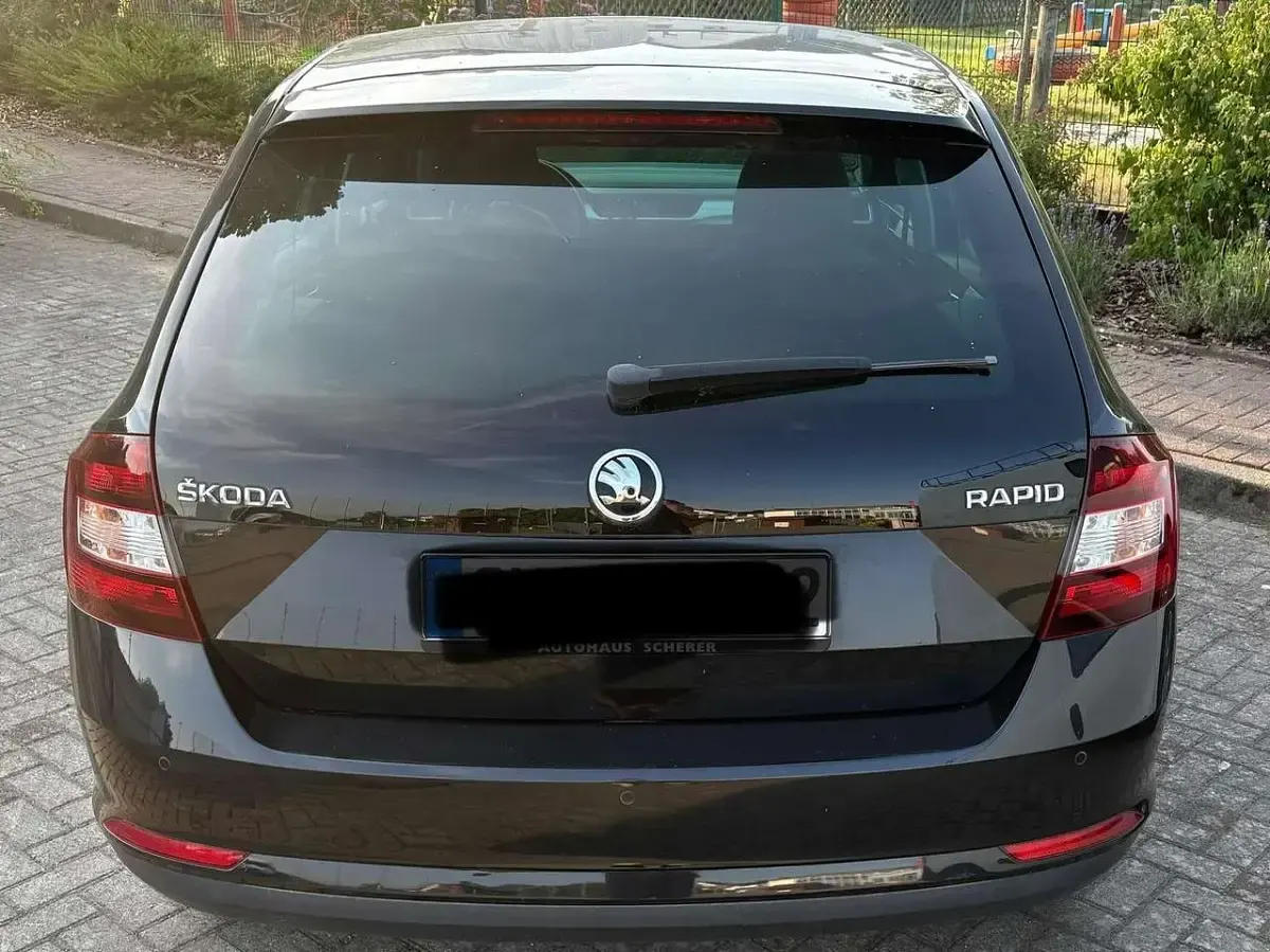 Gebraucht Skoda Rapid Clever 125 PS (91 kW) 2018 Schwarz Kleinwagen
