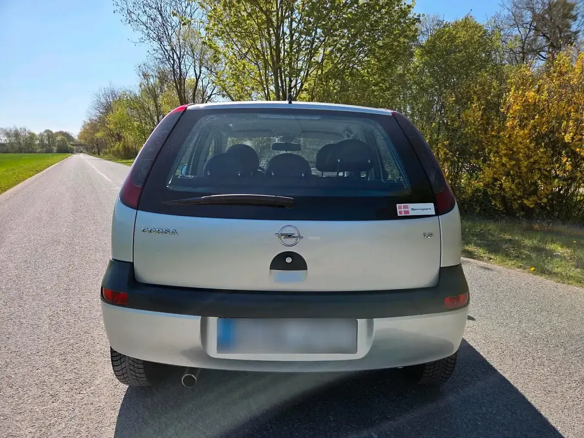 Usata Opel Corsa 75 CV (55 kW) 2003 Argento Utilitaria