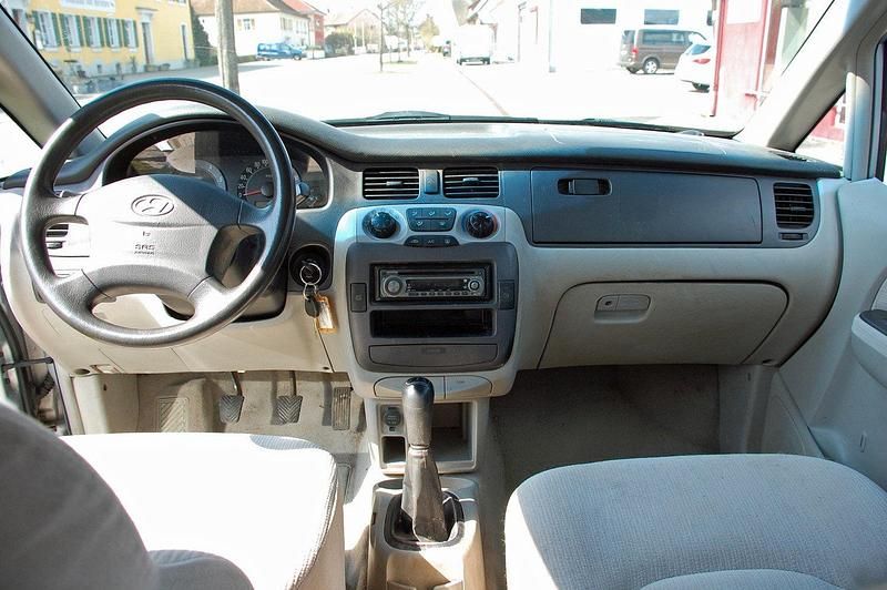 Gebraucht Hyundai Trajet 83 PS (61 kW) 2006 Silber Van / Kleinbus