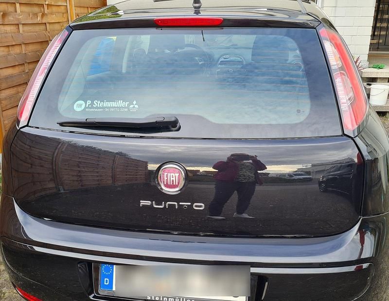 Gebraucht Fiat Grande Punto 77 PS (56 kW) 2011 Schwarz Kleinwagen